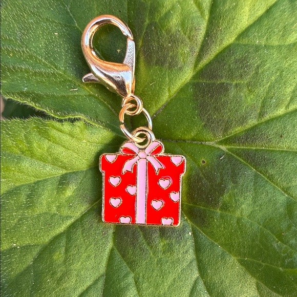 Jewelry - Red Gift Charm with Hearts For Chain Bracelet or Necklace